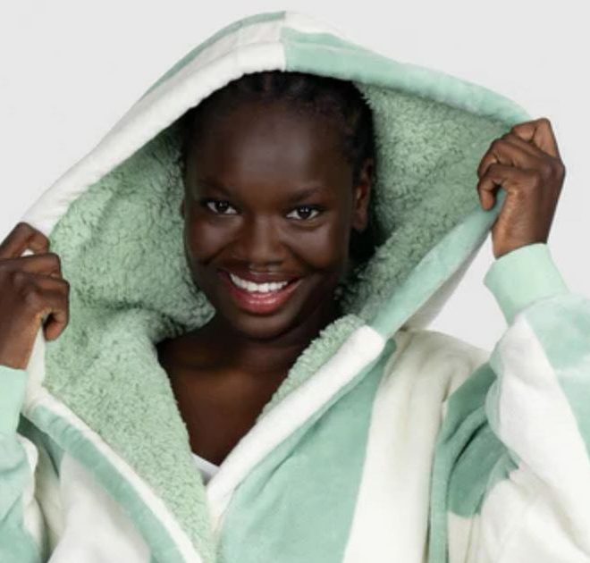 Lifestyle’Beats expensive gowns’ – Save on energy bills this winter with ‘so warm and cosy’ Oodie robe