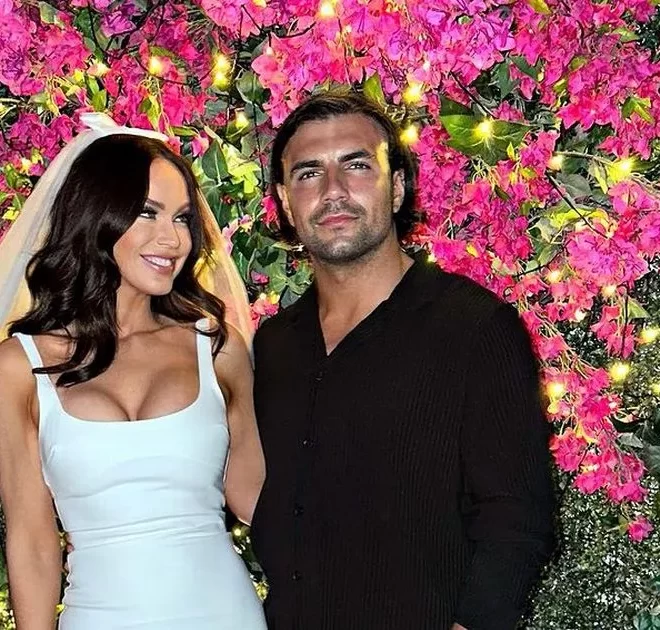 Inside Vicky Pattison’s lavish Dubai ‘sten’ party as she stuns in figure-hugging dress