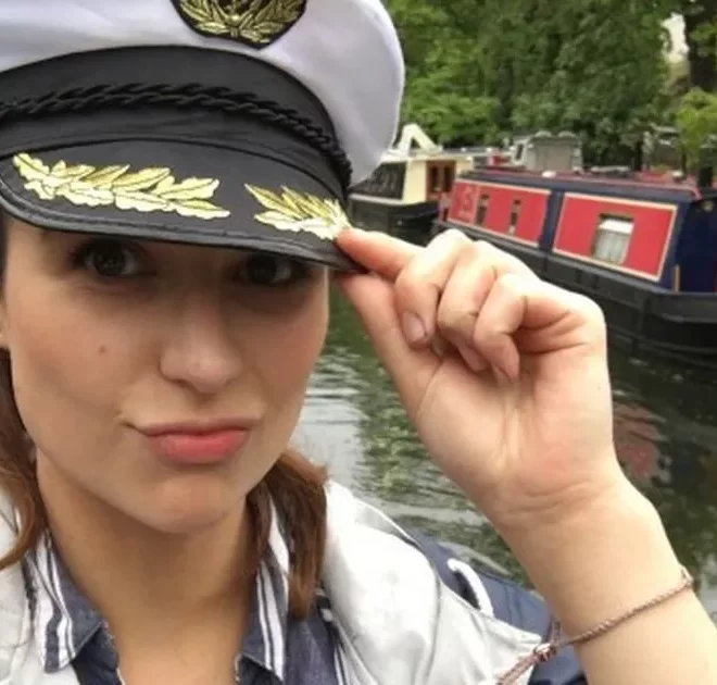 Inside Coronation Street’s Nicola Thorp’s incredible canal boat with cosy kitchen