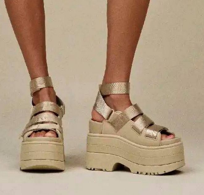 Ugg just dropped a new pair of platform sandals that are perfect for weddings and holidays