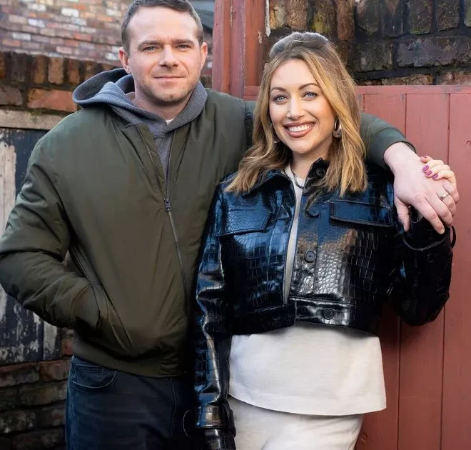 Coronation Street fans ‘rumble’ newcomer Lou’s real identity in Platt DNA twist