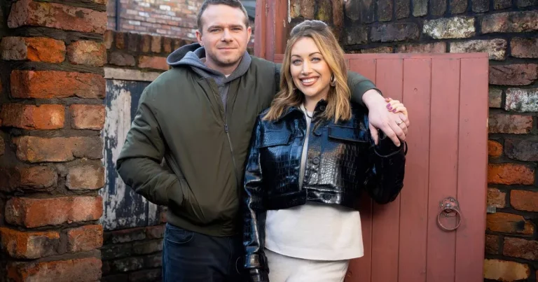 Coronation Street fans ‘rumble’ newcomer Lou’s real identity in Platt DNA twist