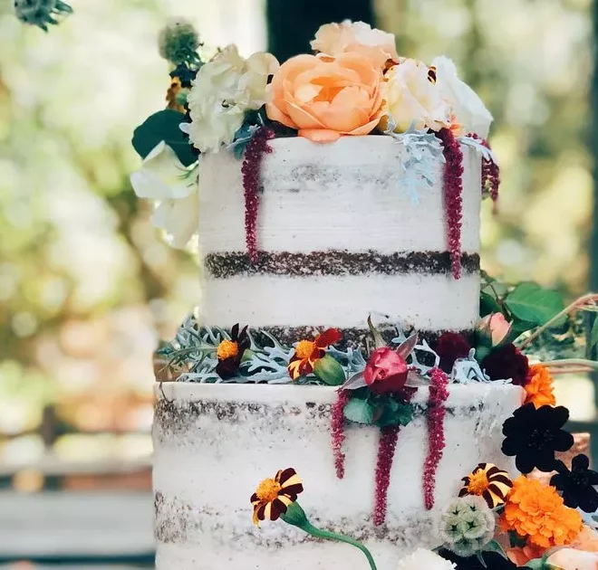 The top five wedding cake trends of 2022 – from pressed floral to acrylic tiers