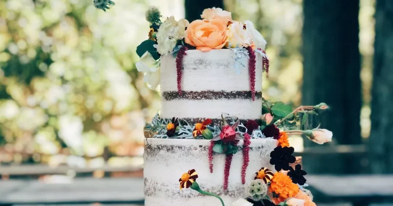 The top five wedding cake trends of 2022 – from pressed floral to acrylic tiers