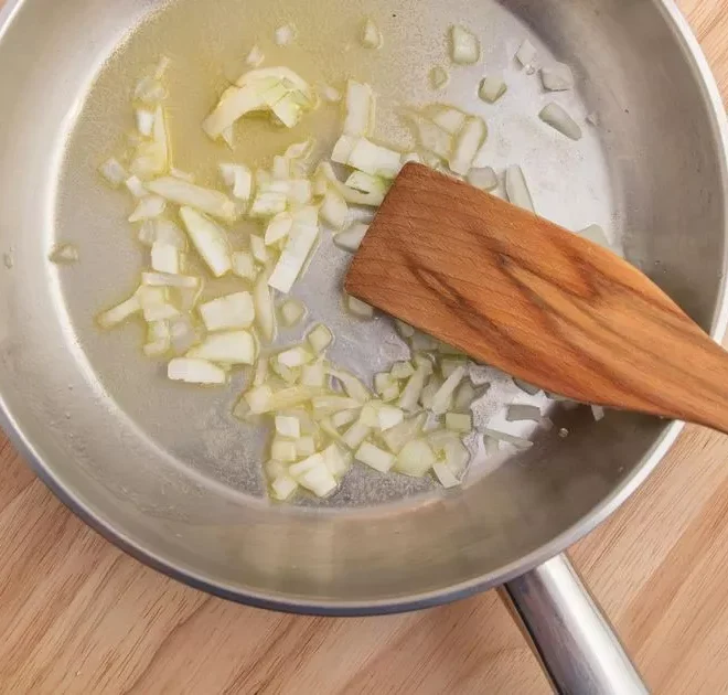 You’re probably frying food wrong – easy mistake makes it stick to pan
