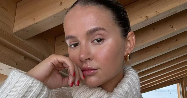 Copy Molly-Mae’s chic London winter outfit with cosy black coat that’s under £90