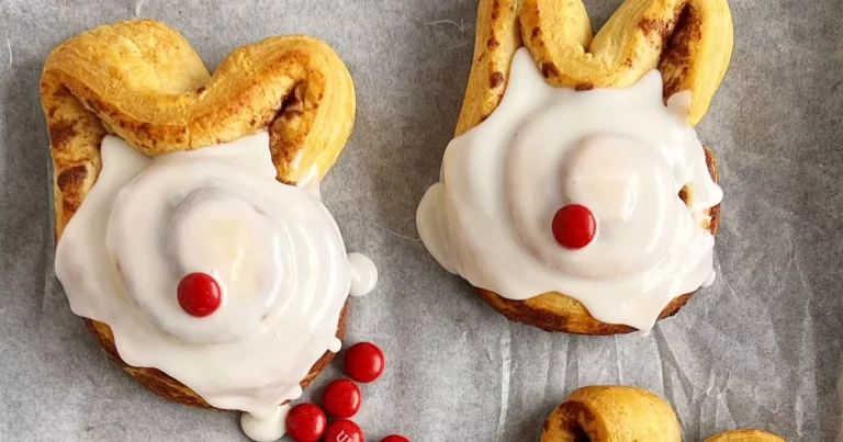 Two ingredient Rudolph cinnamon rolls – recipe