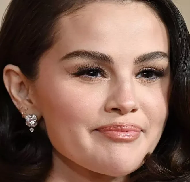 How Selena Gomez achieved her Old Hollywood Oscars hair including shine-boosting shampoo