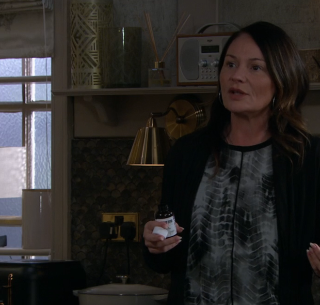 ITV Emmerdale fans ‘rumble’ sinister health twist for Chas Dingle after ‘spotting’ clue