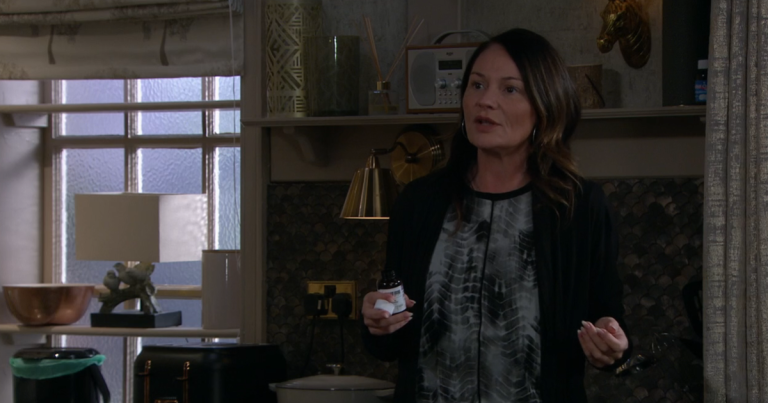 ITV Emmerdale fans ‘rumble’ sinister health twist for Chas Dingle after ‘spotting’ clue