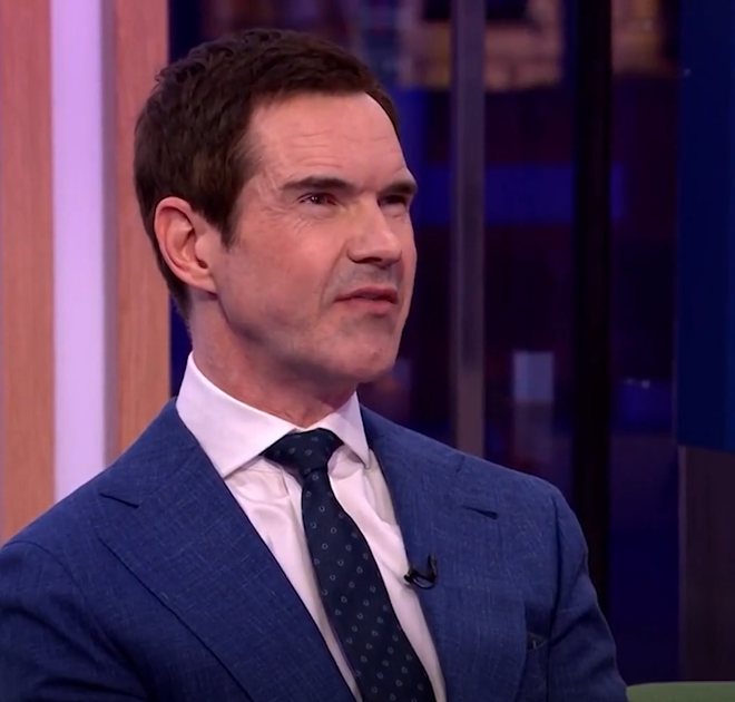 Jimmy Carr takes swipe at Peter Kay as he addresses heckling on stage