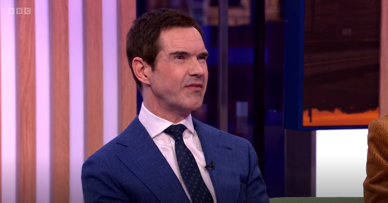 Jimmy Carr takes swipe at Peter Kay as he addresses heckling on stage