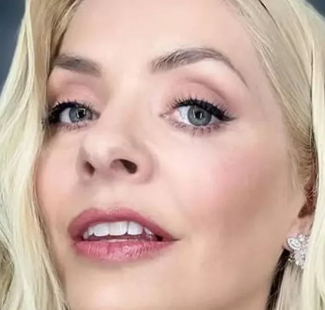 Holly Willoughby has been wearing this anti-ageing foundation for Dancing on Ice