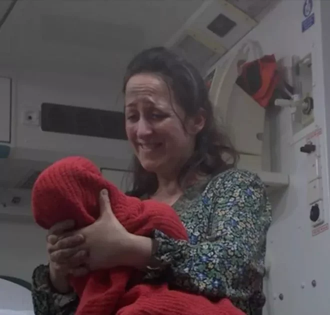 EastEnders fans spot blunder as Sonia Fowler gives birth in Queen Vic during live episode