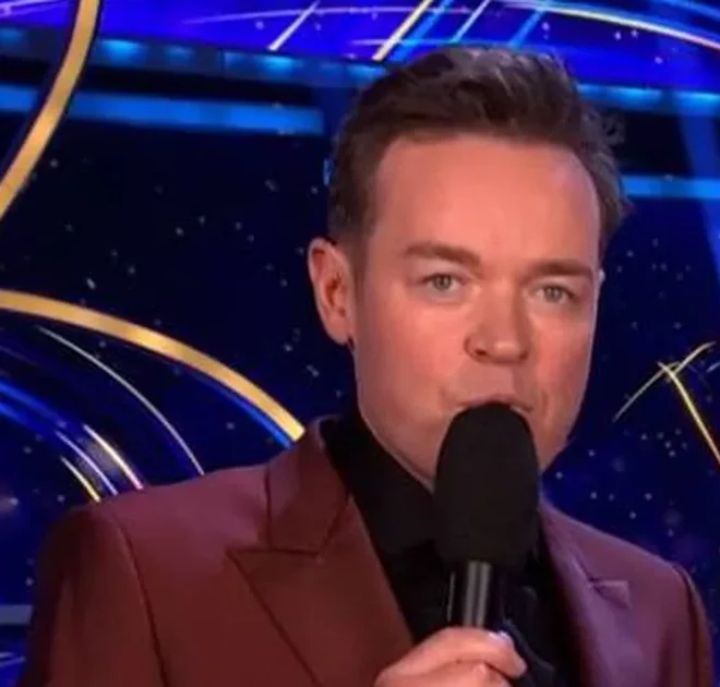 Dancing On Ice viewers say same thing about Holly Willoughby and Stephen Mulhern’s ‘annoying’ habit