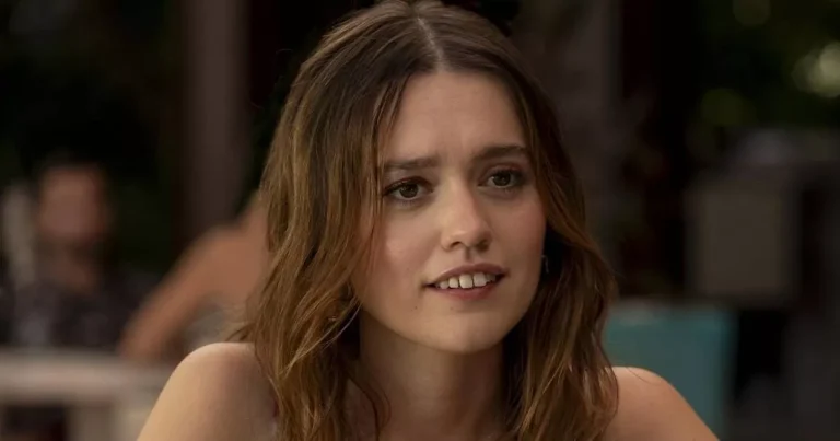 The White Lotus’ Aimee Lou Wood shares the make-up product she swears by to get her ‘Thailand glow’