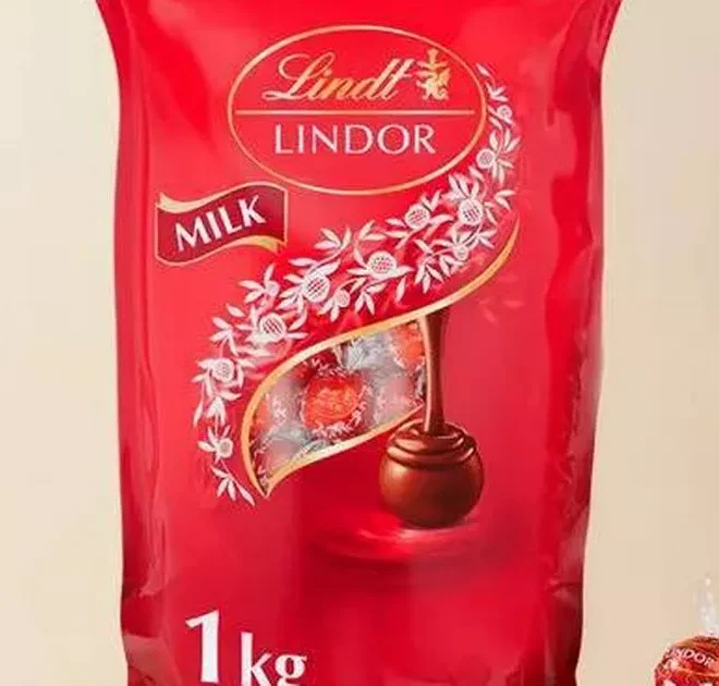 Lindt’s 1kg pouch of Lindor Truffles is £5 cheaper than Tesco in early Black Friday sale