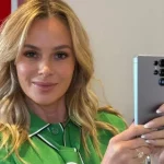 Copy Amanda Holden’s ‘spring-ready’ look as she shows off glorious legs in must-have mini skirt