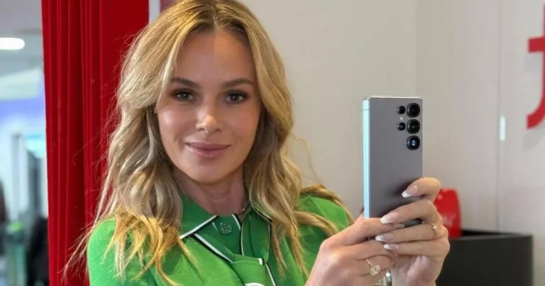 Copy Amanda Holden’s ‘spring-ready’ look as she shows off glorious legs in must-have mini skirt