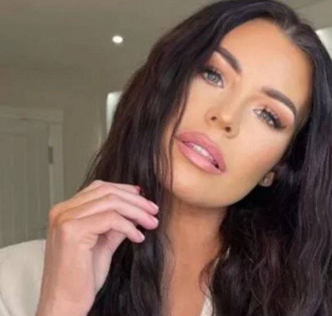 Cream coat hailed ‘most beautiful trench for spring’ by Jess Wright is from highstreet shop