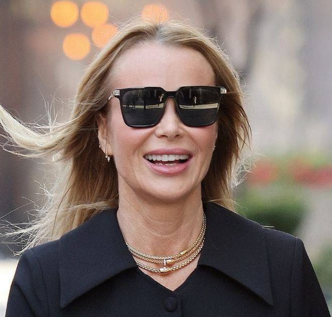 Amanda Holden shows off her glorious legs in ‘very flattering’ co-ord that ‘fits like a glove’