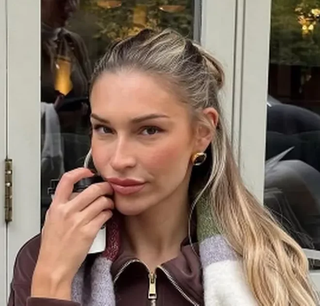 Zara McDermott stuns in ‘gorgeous’ £35 New Look jumper that’s ‘really comfy’