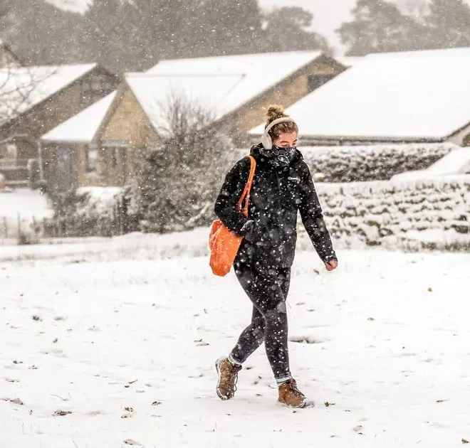 Hundreds of schools closed by snow as UK goes into 0C deep freeze ahead of Storm Bert