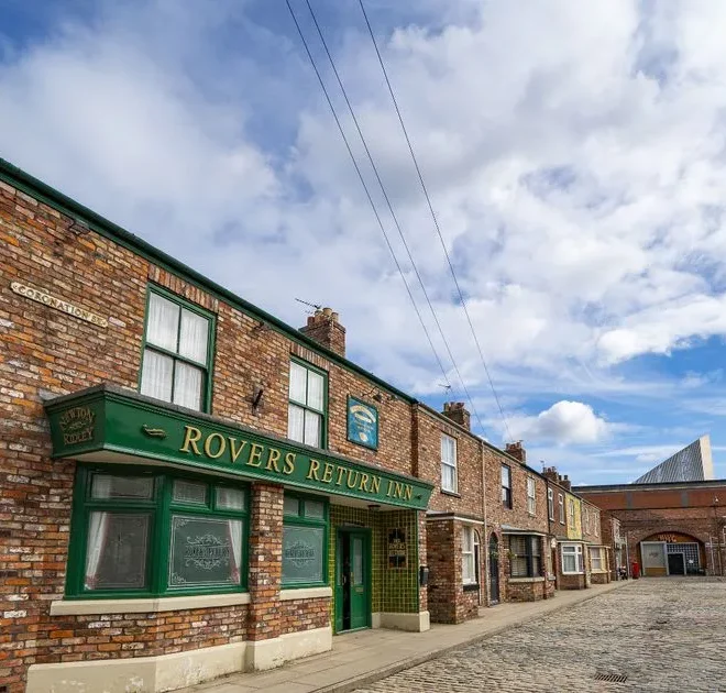 Coronation Street star praises husband as she shares incredible way he supports her health struggles