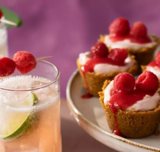 Bring in the bells with this refreshing 5-ingredient fruity cocktail – recipe