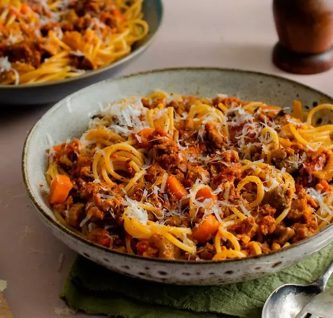 Peter Andre’s ‘easy’ veggie spaghetti bolognese costs just £1 – recipe