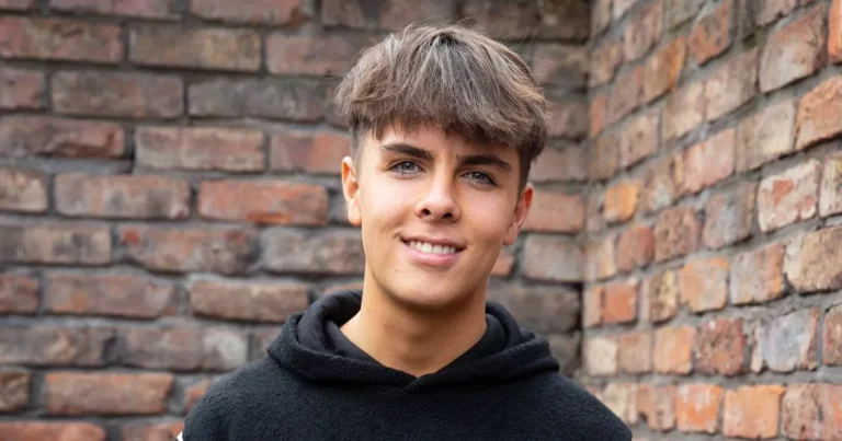 Corrie fans are only just realising bad boy Mason star Luca Toolan has very famous dad