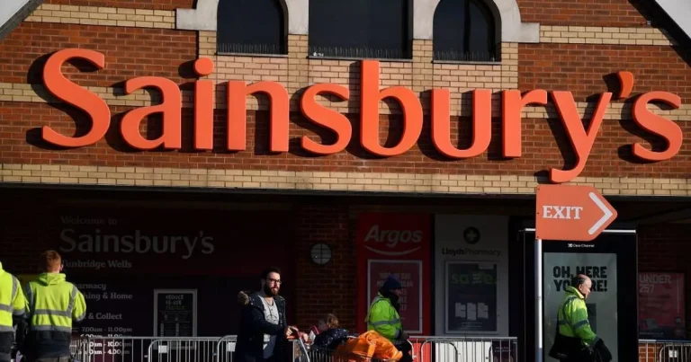 Sainsbury’s shoppers disgusted over ‘vile’ chocolate and carrot houmous