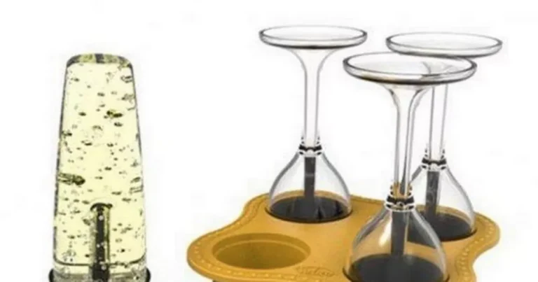 You can now make Prosecco ice lollies which are shaped like a flute glass