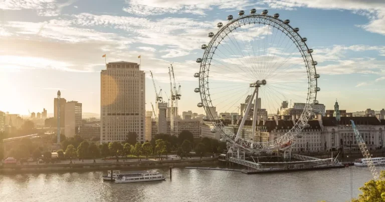 You can book a live Taylor Swift performance on the London Eye for a unique music experience